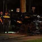 Bestuurder botst met Dodge Ram tegen boom in Westervoort